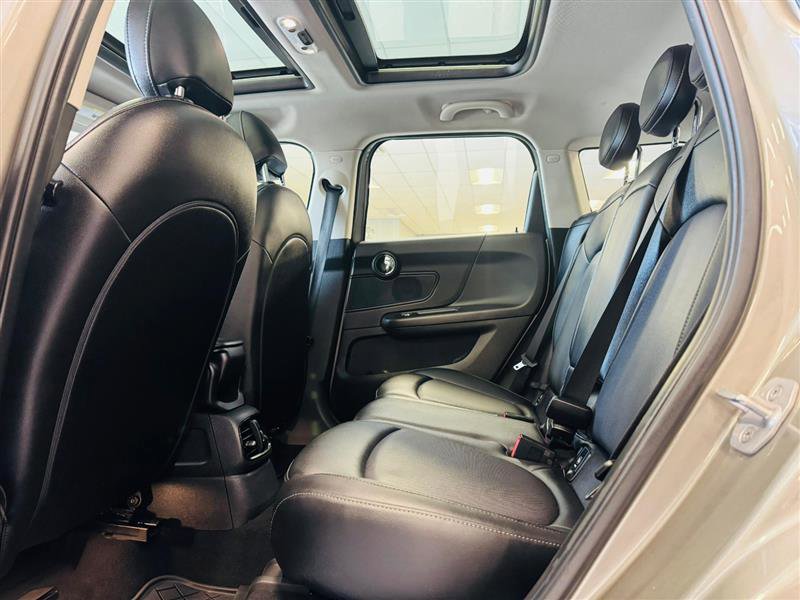 Vehicle image 12 of 28