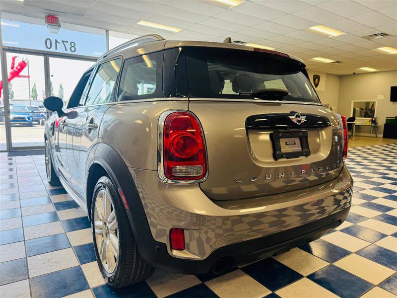 Vehicle image 26 of 28