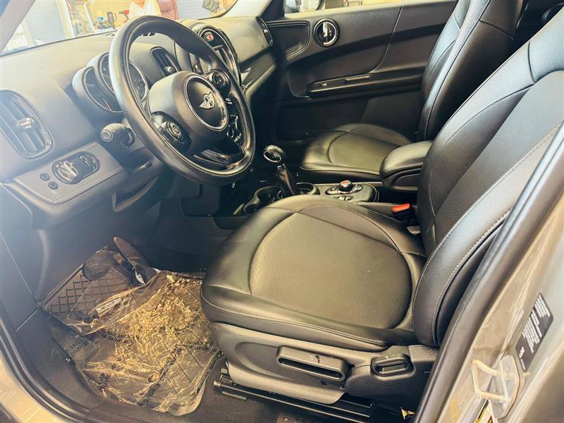 Vehicle image 14 of 28