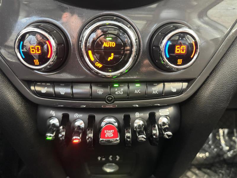 Vehicle image 27 of 28