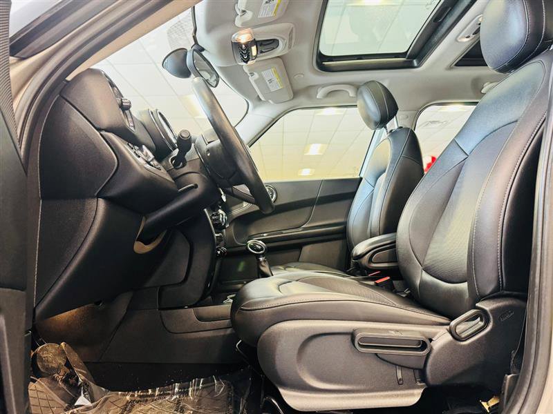 Vehicle image 10 of 28