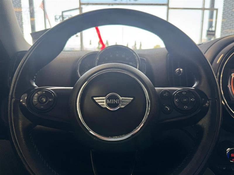 Vehicle image 23 of 28