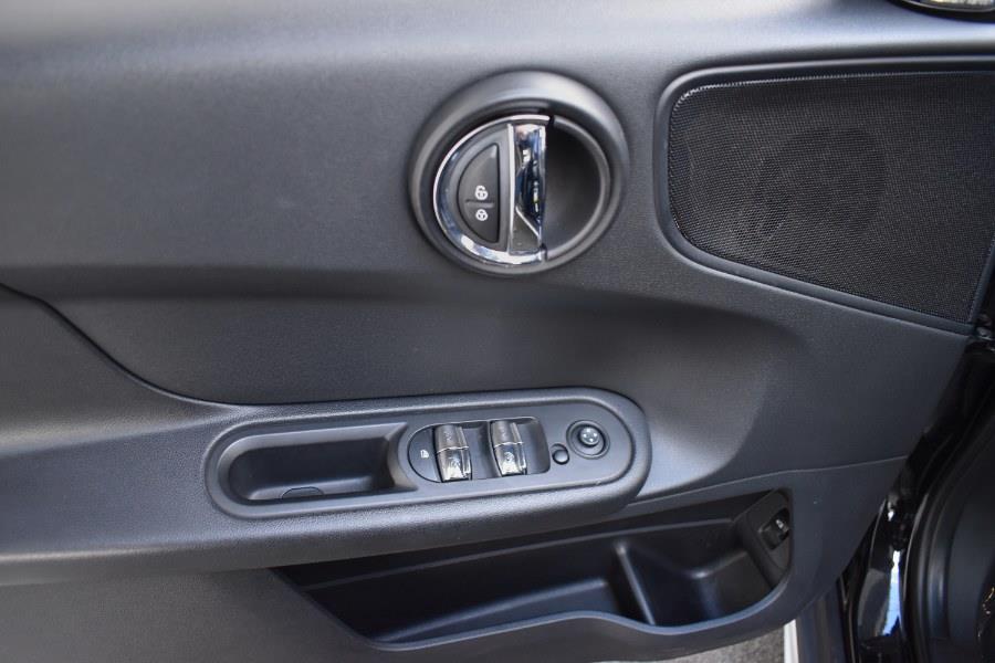 Vehicle image 19 of 38