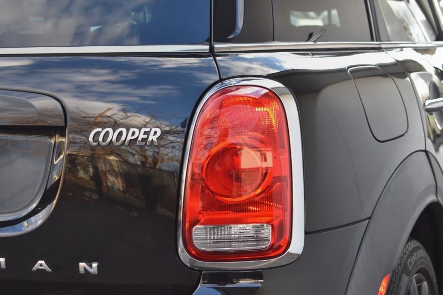 Vehicle image 10 of 38