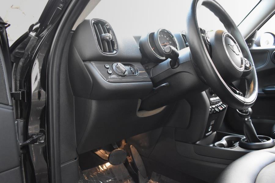 Vehicle image 21 of 38