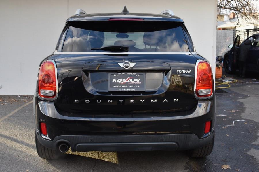 Vehicle image 8 of 38