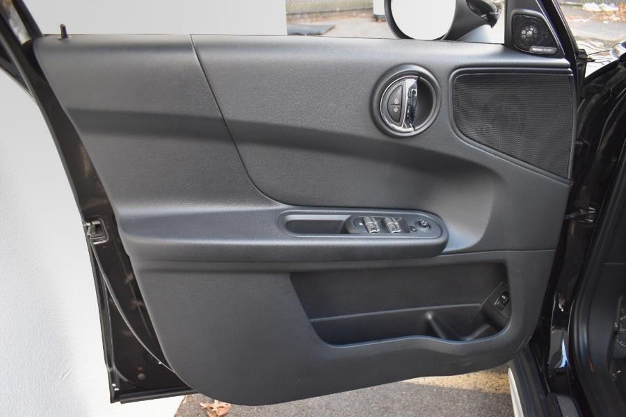 Vehicle image 34 of 38