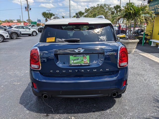 Vehicle image 4 of 32