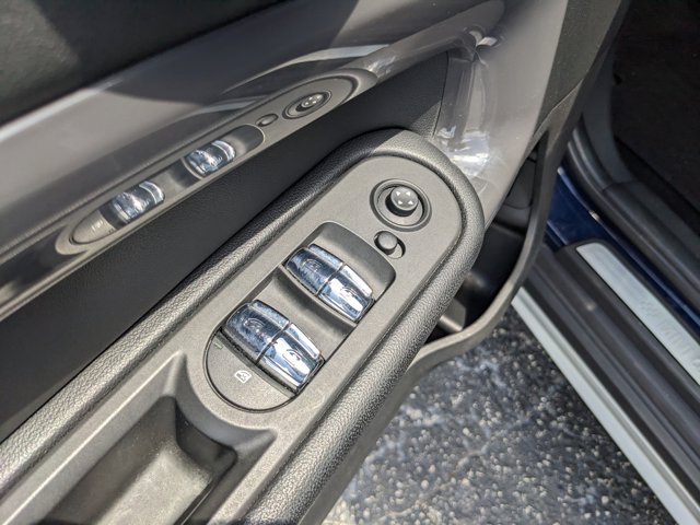Vehicle image 16 of 32
