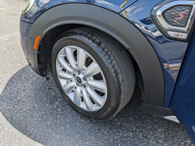 Vehicle image 31 of 32