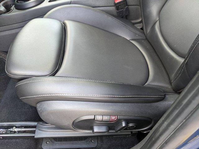 Vehicle image 17 of 32