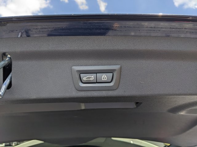 Vehicle image 9 of 32