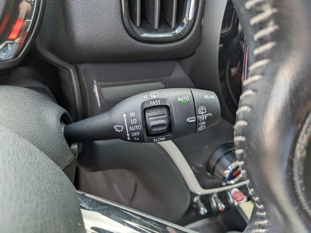 Vehicle image 29 of 32