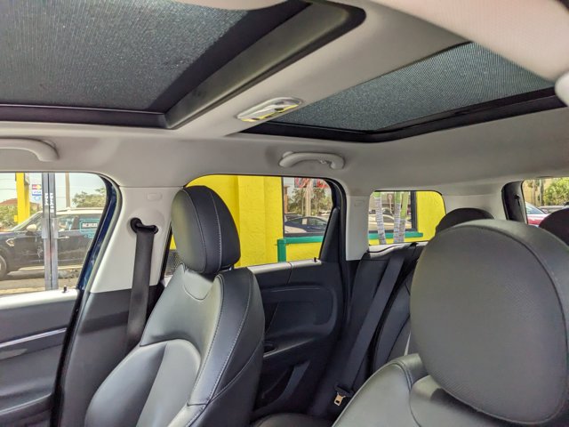 Vehicle image 18 of 32