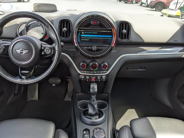Vehicle image 13 of 32