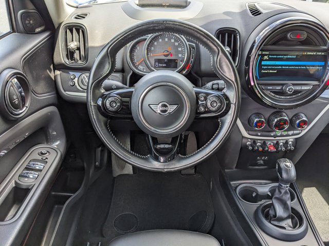 Vehicle image 12 of 32