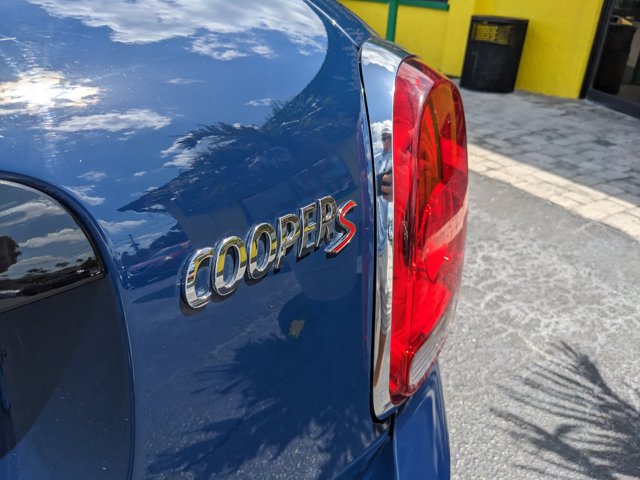 Vehicle image 7 of 32