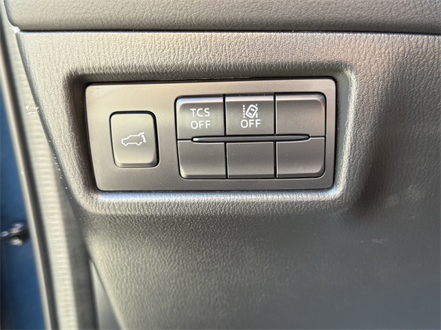 Vehicle image 18 of 25