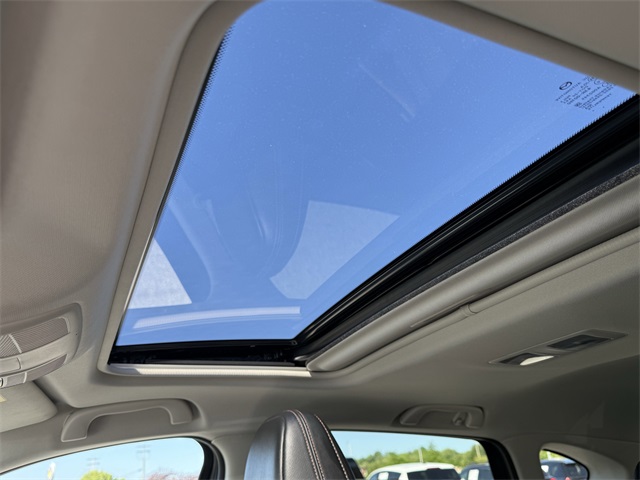 Vehicle image 13 of 25
