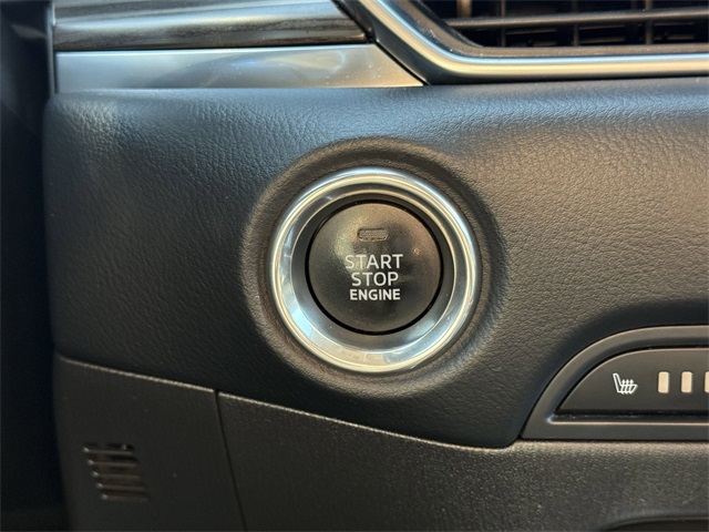Vehicle image 21 of 25