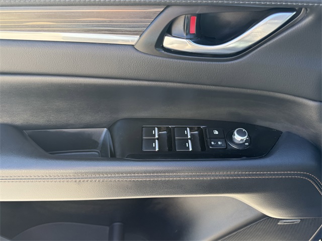 Vehicle image 16 of 25