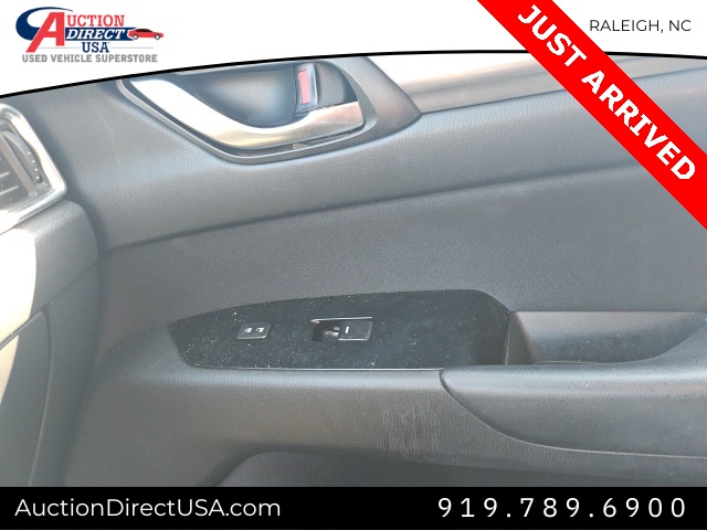 Vehicle image 18 of 21