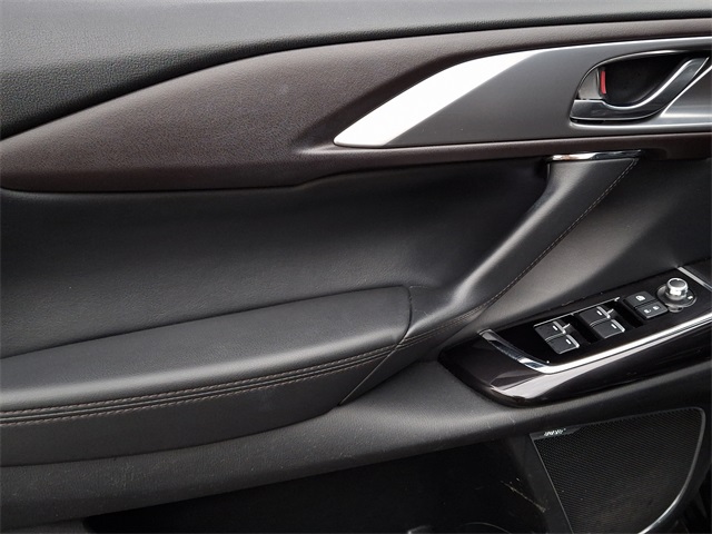 Vehicle image 13 of 32