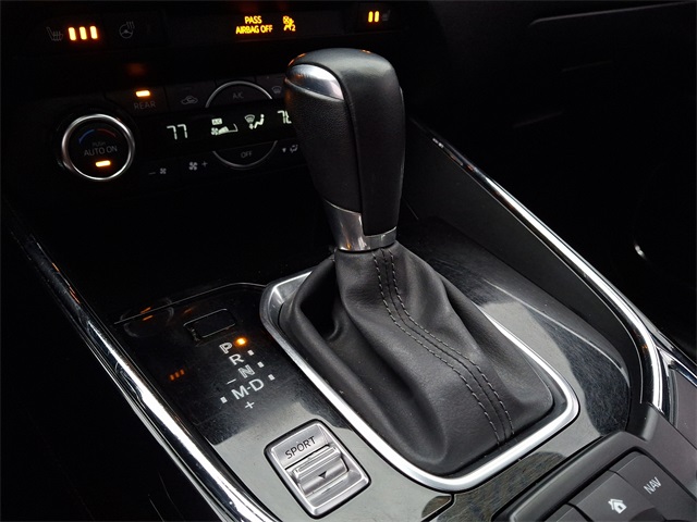 Vehicle image 16 of 32