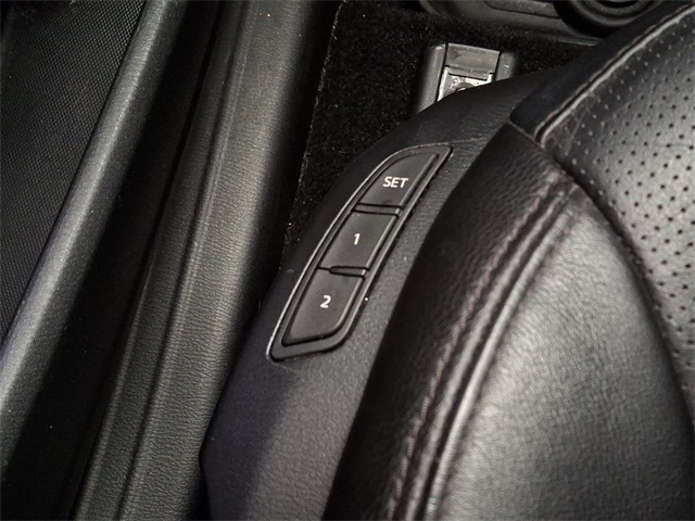Vehicle image 26 of 32