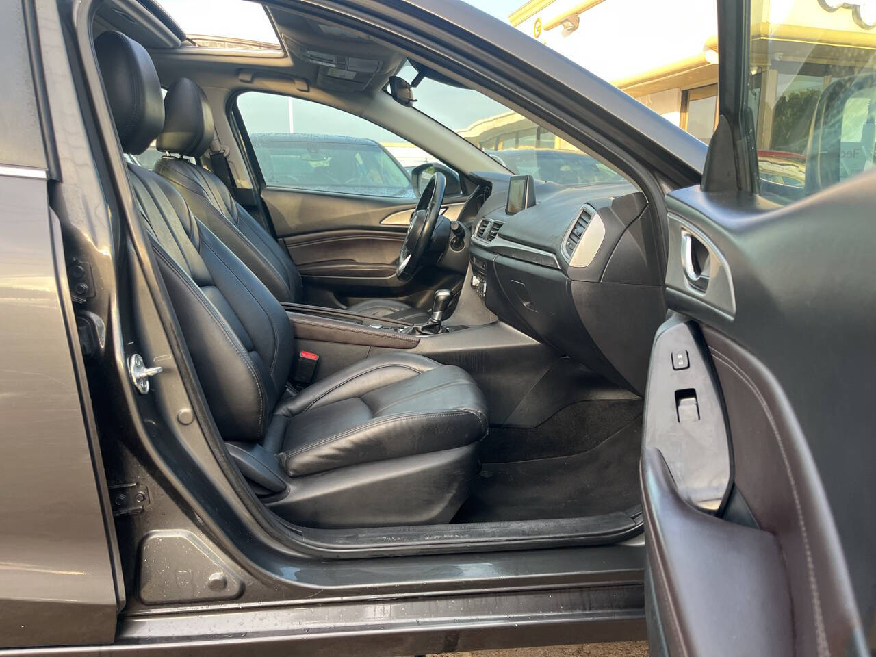 Vehicle image 10 of 12