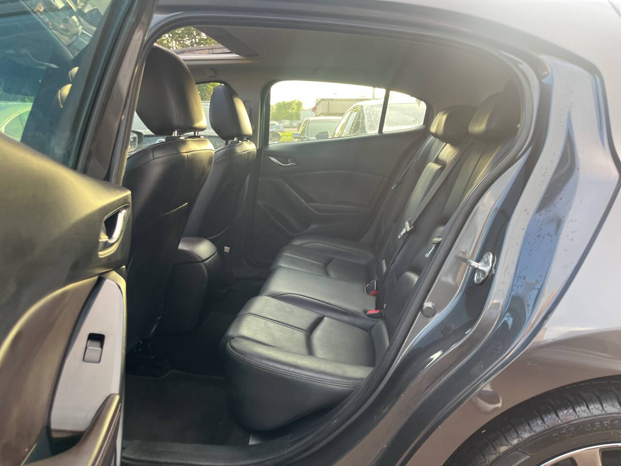 Vehicle image 11 of 12