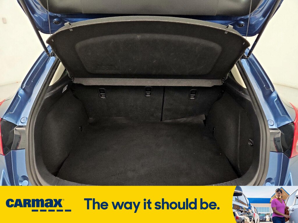Vehicle image 24 of 26