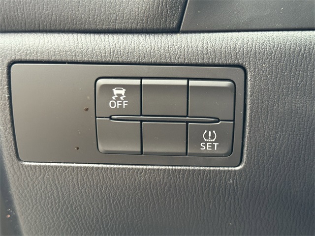 Vehicle image 21 of 24