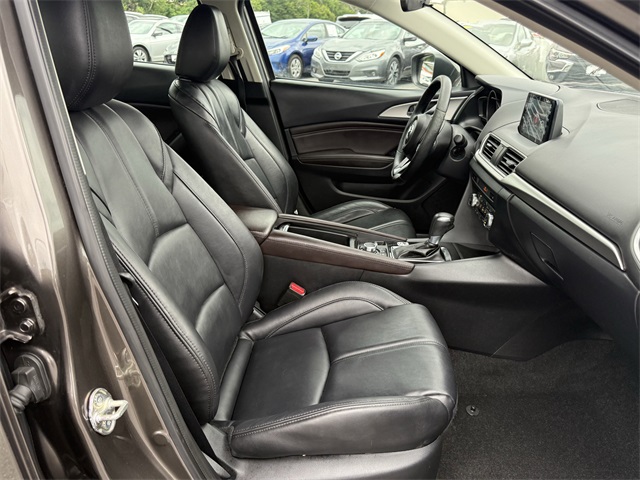 Vehicle image 11 of 24