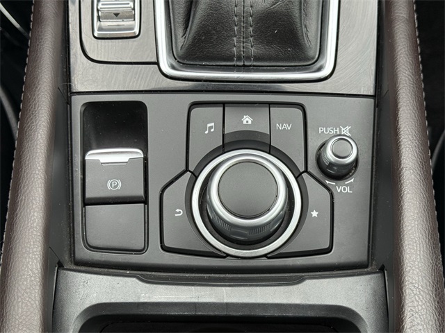 Vehicle image 23 of 24