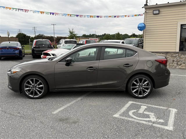 Vehicle image 8 of 24