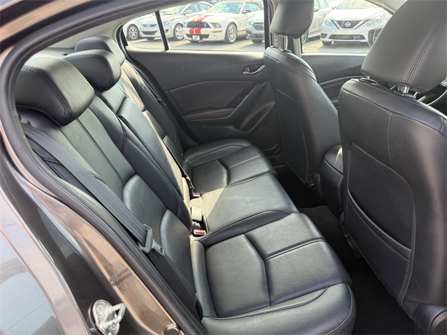 Vehicle image 11 of 24