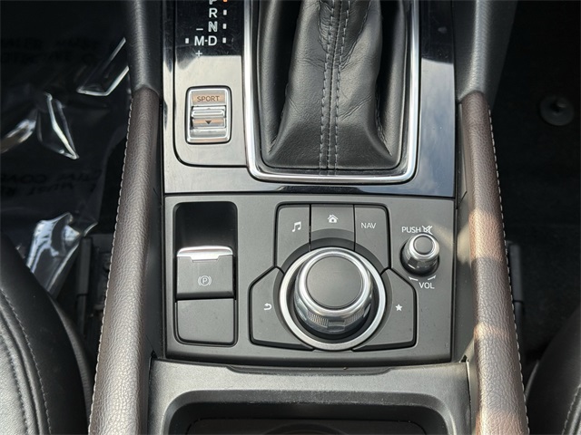 Vehicle image 18 of 24