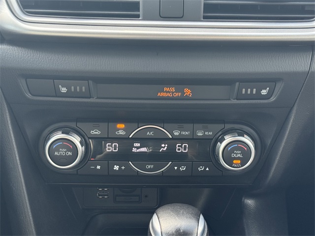 Vehicle image 22 of 24