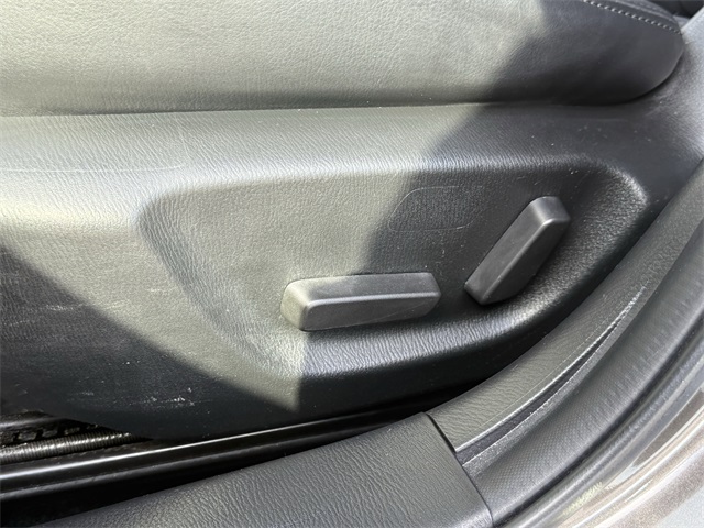 Vehicle image 23 of 24