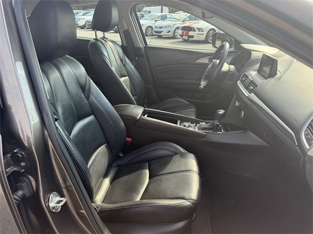 Vehicle image 10 of 24