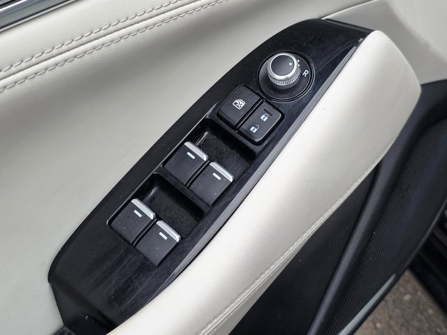 Vehicle image 22 of 37