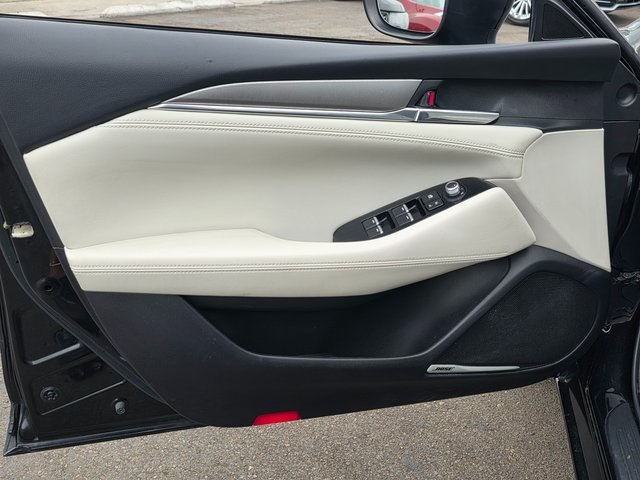 Vehicle image 21 of 37