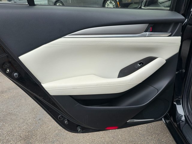 Vehicle image 20 of 37