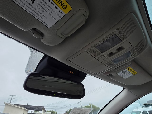 Vehicle image 33 of 37