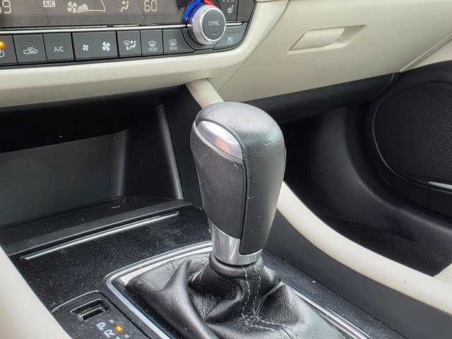 Vehicle image 29 of 37