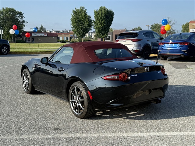 Vehicle image 7 of 21