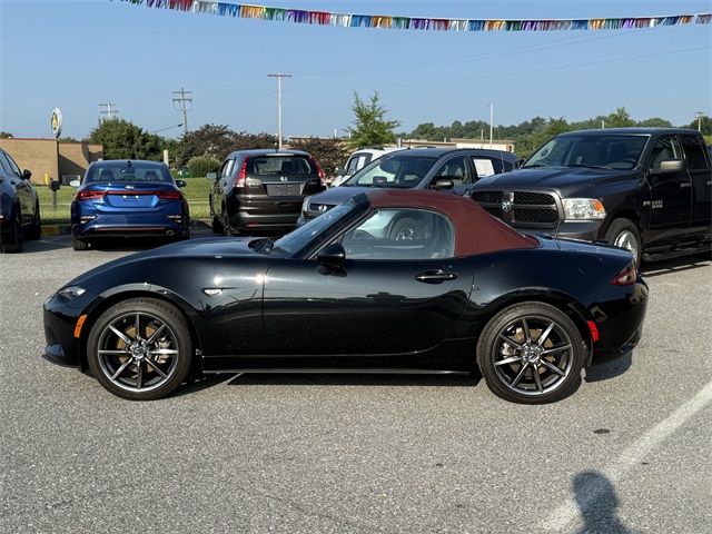 Vehicle image 8 of 21