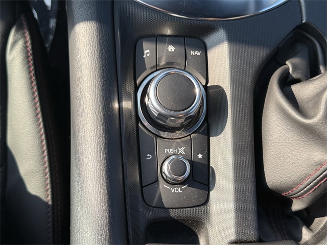 Vehicle image 16 of 21