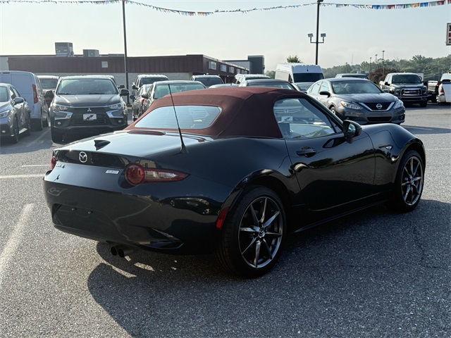Vehicle image 5 of 21